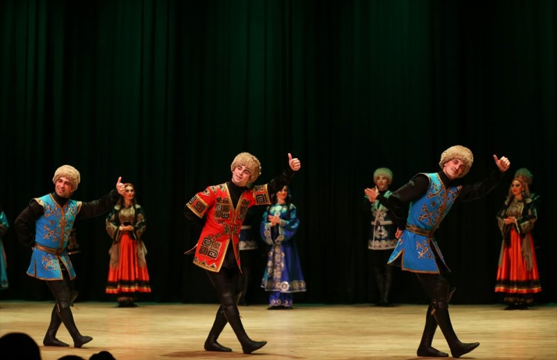 Lezginka Bursalıları coşturdu