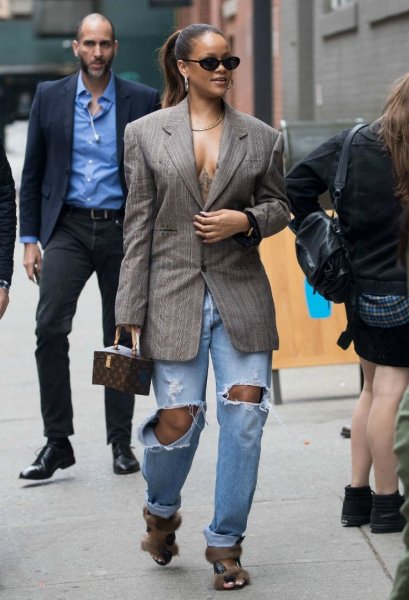 Şarkıcı Rihanna 31 yaşında