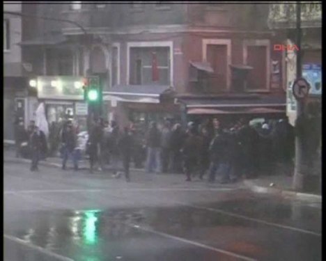 BDP'liler Taksim'i savaş alanına çevirdi