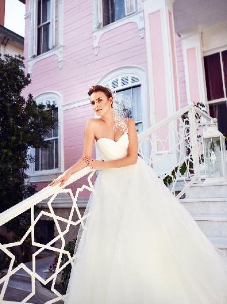 Seda Güven gelinlik giydi 