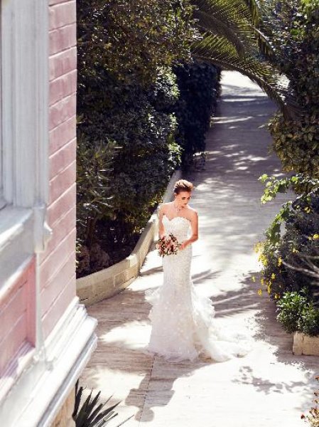 Seda Güven gelinlik giydi 