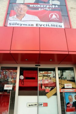 CHP Antalya İl binasına yapılan baskından görüntüler