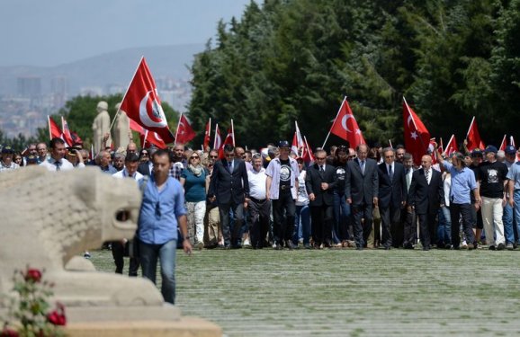 Balyoz sanıkları Anıtkabir'i ziyaret etti