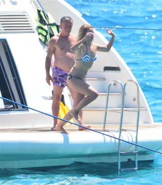 Ağaoğlu'nun yeni sevgilisi 23'lük Hazal	