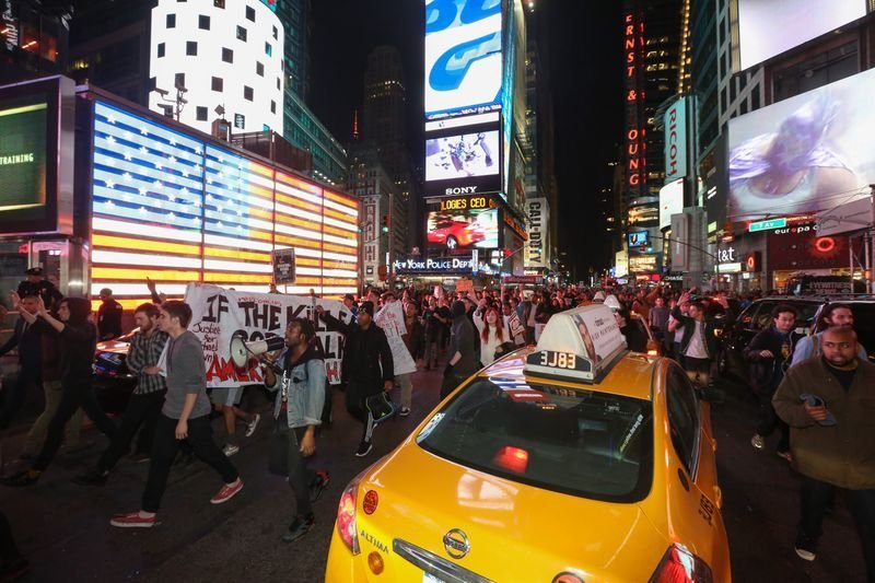 ABD'de siyahi genci öldüren polis yargılanmayacak