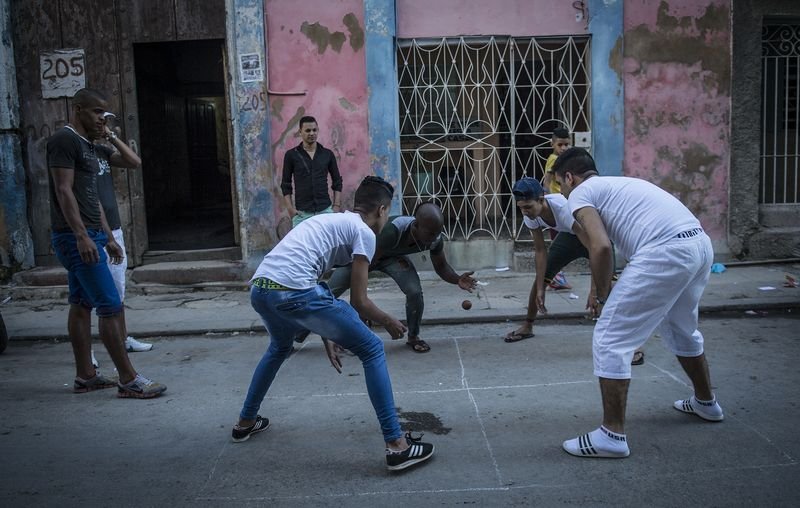 Apple devrimcilerin ülkesi Küba'ya girdi