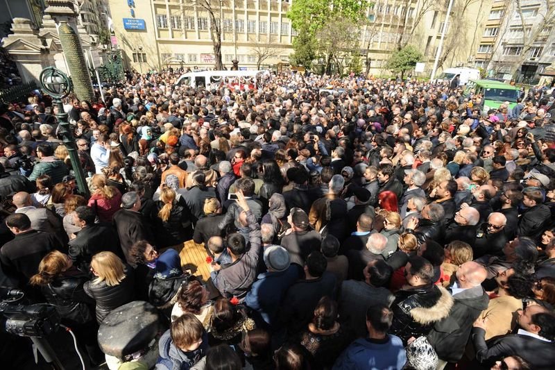 Kayahan son yolculuğuna uğurlandı