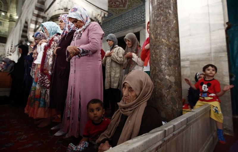 İlk teravih namazı kılındı