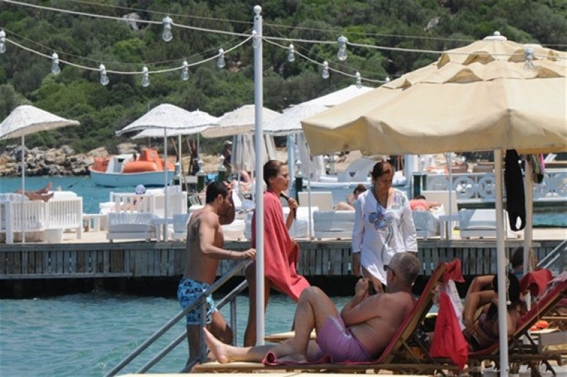 Demet Akalın Bodrum'da sezonu açtı 