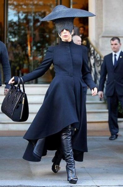 Gösteri dünyasındaki ünlülerin cenaze modası