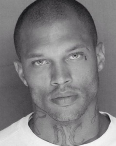 Yakışıklı mahkum Jeremy Meeks hapisten çıktı 