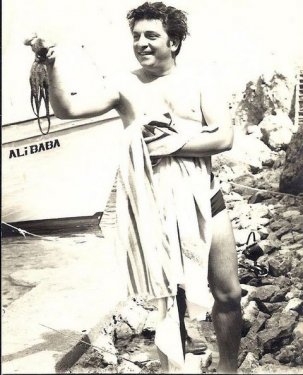 Bülent Ersoy ve Zeki Müren dudak dudağa