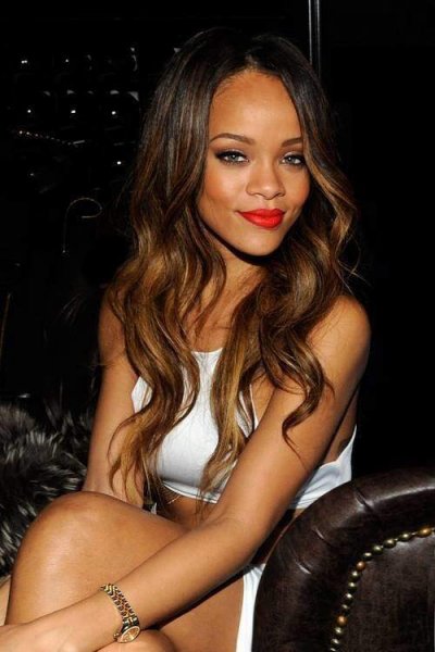 Rihanna'dan renkli saç modelleri 