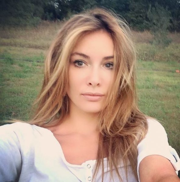 Gamze Özçelik kendini Afrikalı çocuklara adadı