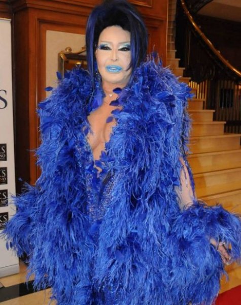 Bülent Ersoy gece yarısı dişçiye gitti