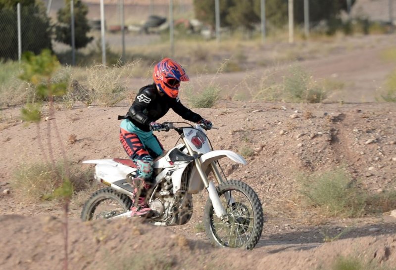 İranlı kadın motosikletçi yasakların kalkmasını istiyor