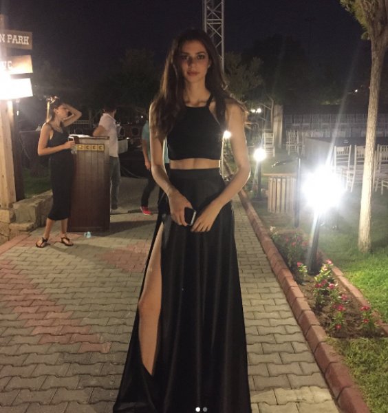 Defne Samyeli'nin kızı Deren Talu okulu bıraktı 