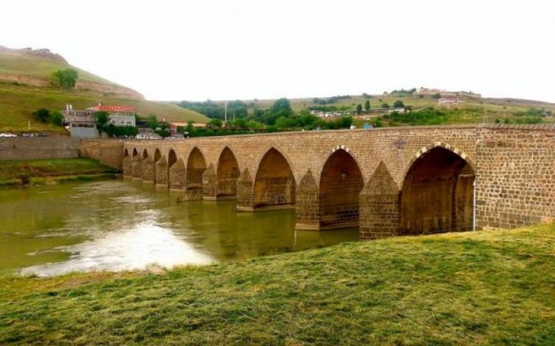 Tarihe tanıklık eden köprüler