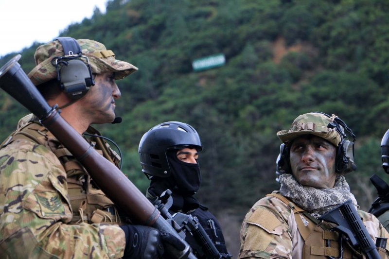 SAT komandolarından nefes kesen tatbikat