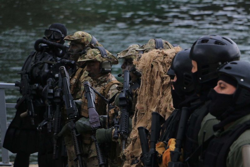 SAT komandolarından nefes kesen tatbikat