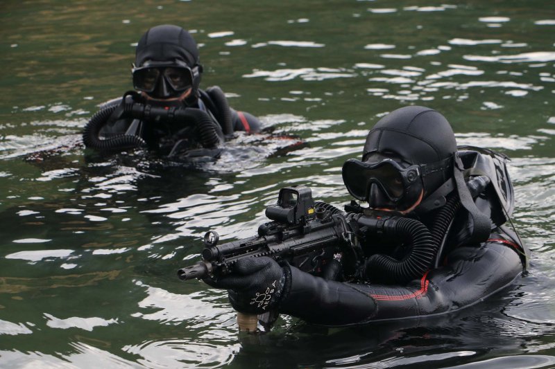 SAT komandolarından nefes kesen tatbikat