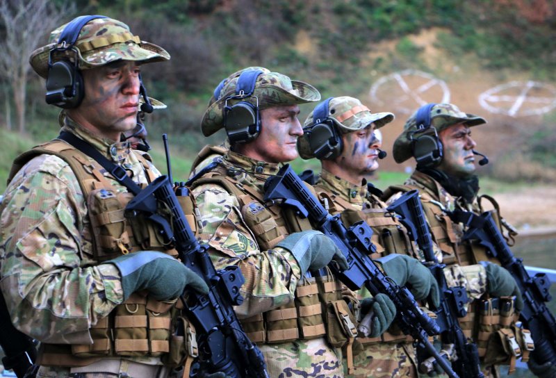 SAT komandolarından nefes kesen tatbikat