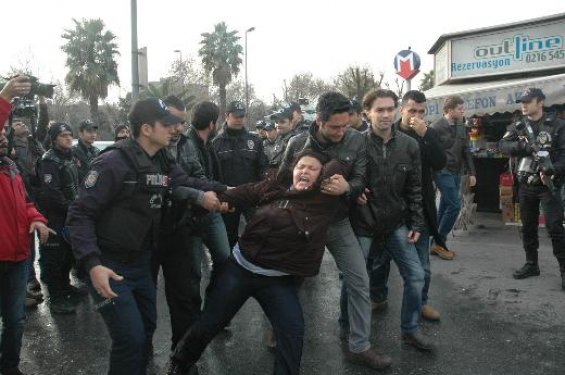 DHKP-C gözaltılarını protesto etmek isteyenlere müdahale