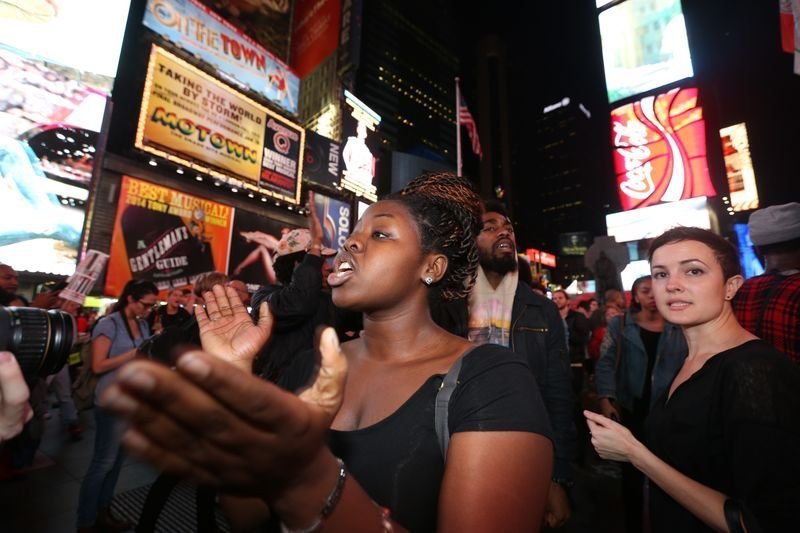 ABD'de siyahi genci öldüren polis yargılanmayacak