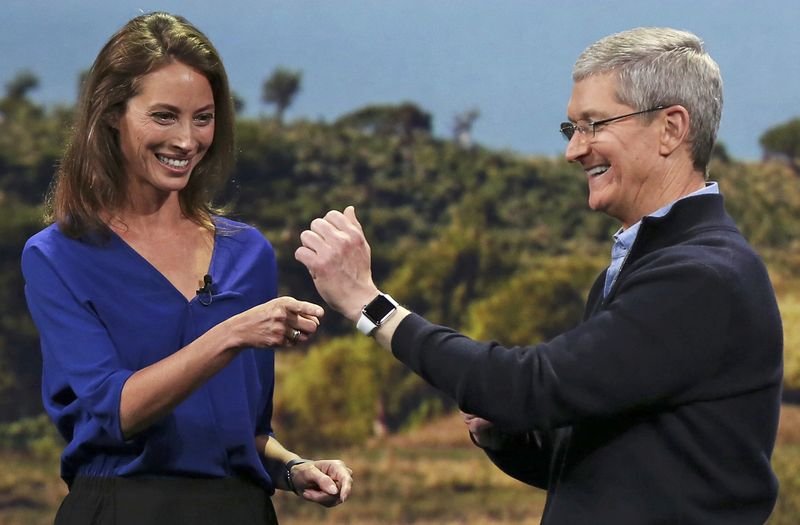Apple'ın akıllı saati Apple Watch tanıtıldı