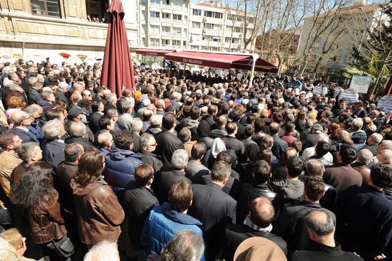 Kayahan son yolculuğuna uğurlandı