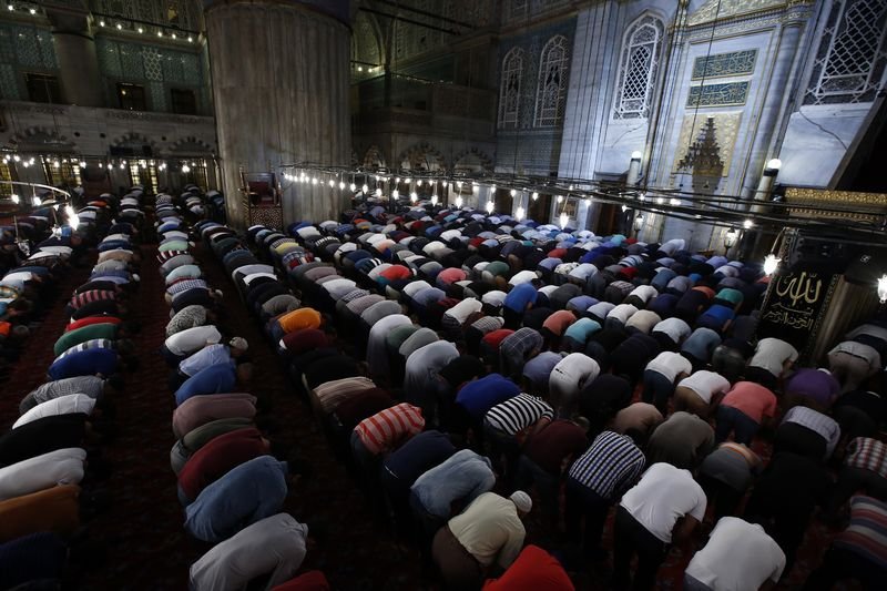 İlk teravih namazı kılındı