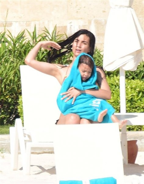 Tuba Büyüküstün tatilde