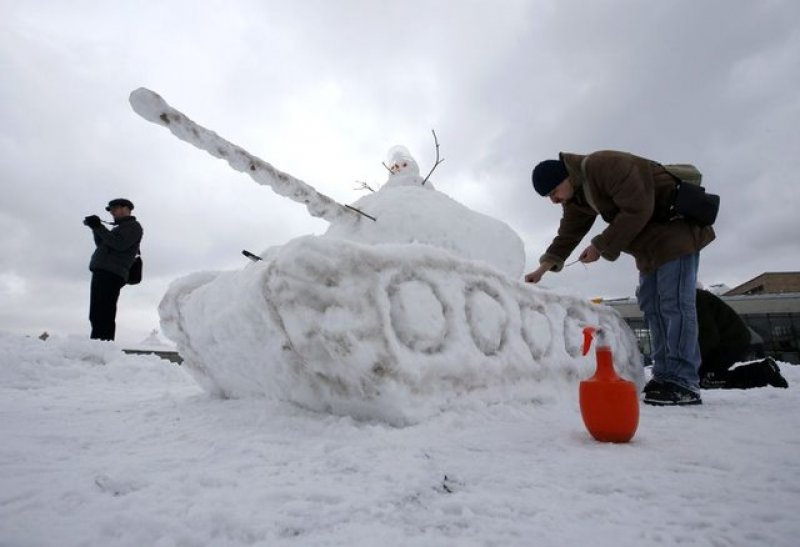 Kardan yapılan ilginç heykeller 