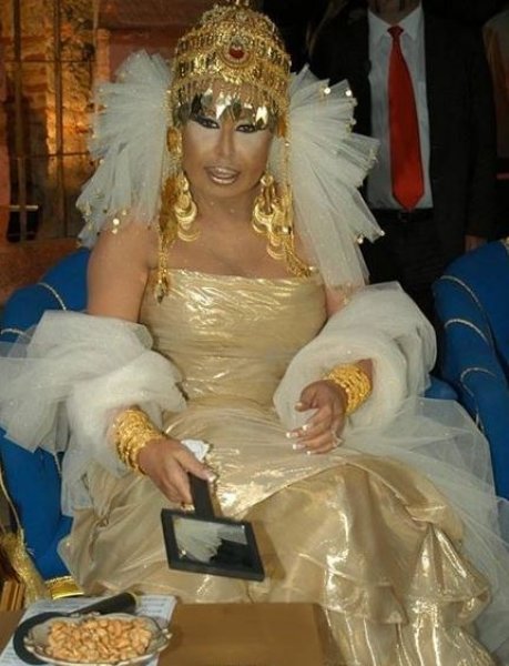 Bülent Ersoy gece yarısı dişçiye gitti