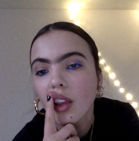 Sosyal medyanın tek kaşlı modeline teklif yağıyor 