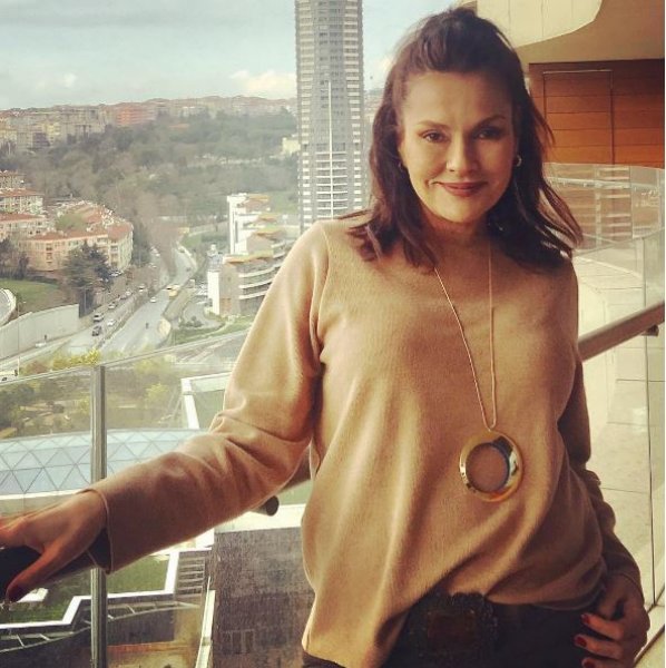 Aydan Şener bikinili fotoğrafını paylaştı