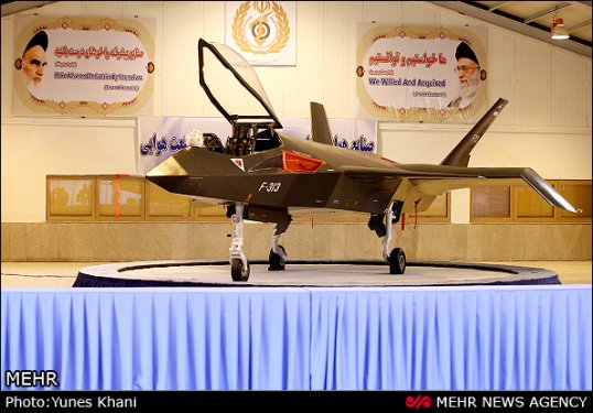 Ahmedinejad İran'ın özel savaş uçağını tanıttı