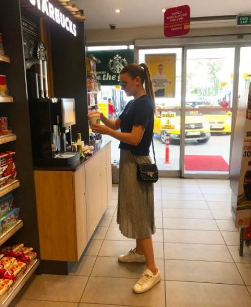 Gizem Karaca nişanlandı