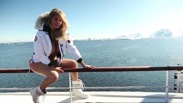 Kate Upton eksi 33 derecede bikinili