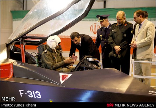 Ahmedinejad İran'ın özel savaş uçağını tanıttı