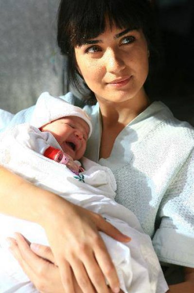 Güzel oyuncu Tuba Büyüküstün'ün takipçileri artıyor 