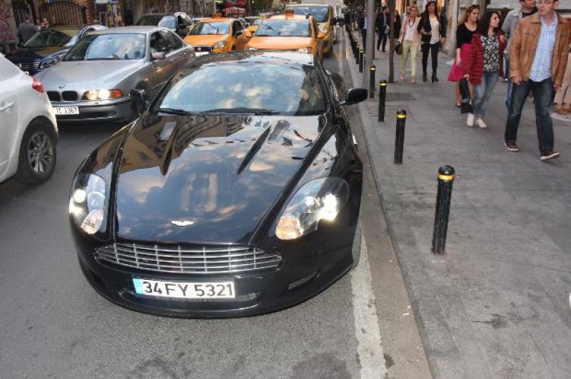 Kenan Doğulu'dan otomobil şov