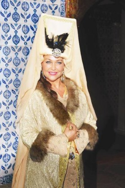 Hülya Avşar Safiye Sultan'ı oynayacak