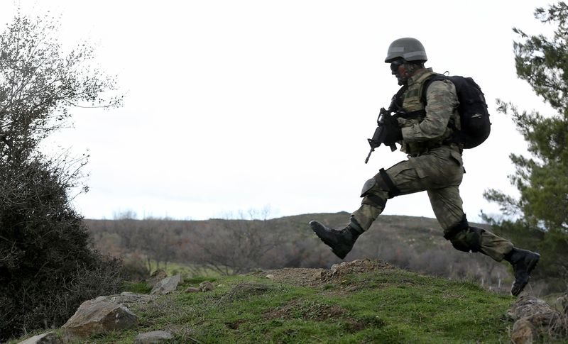 TSK'nın özel timinden nefes kesen görüntüler