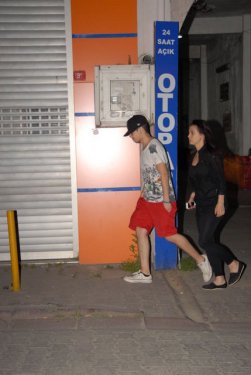 Ameliyatla erkek olan oyuncu Rüzgar Erkoçlar sessizliğini bozdu