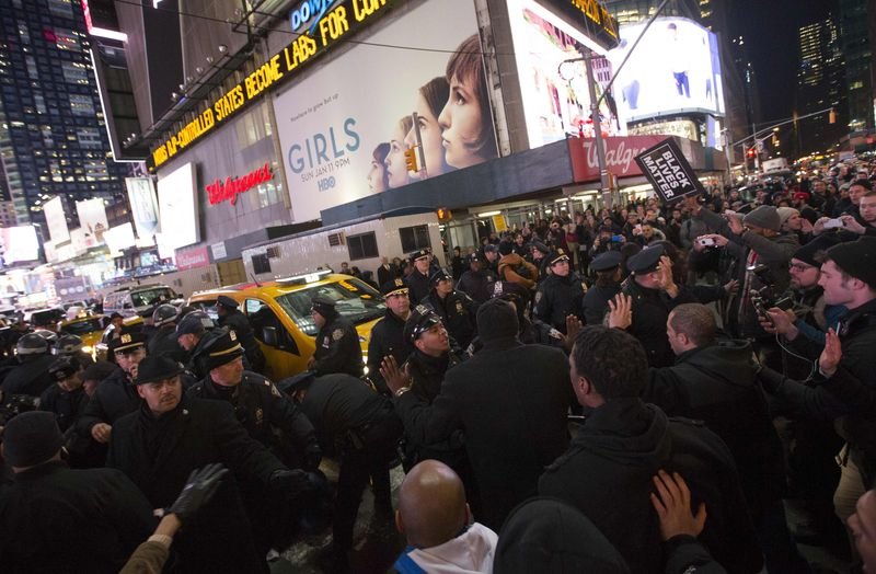 Polise takipsizlik kararı ABD'lileri sokağa döktü