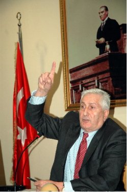 Kare kare Emekli Orgeneral Çevik Bir