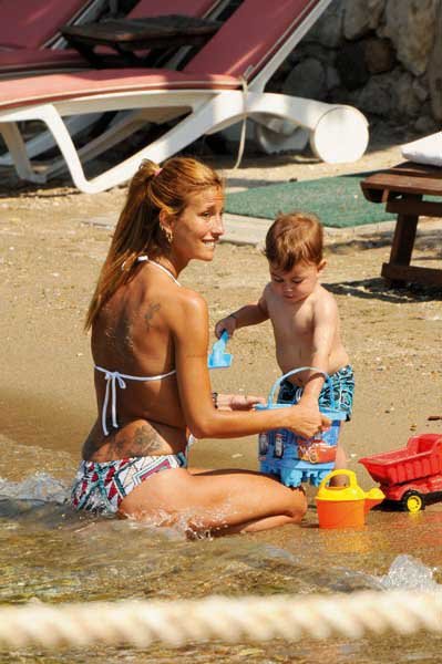 Emre Altuğ'dan Çağla Şikel'e 'öksüz kaldım' iması