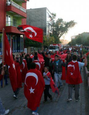 Türkiye 24 şehidi için sokaklara döküldü