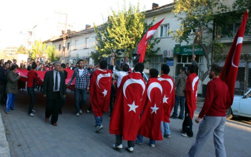 Türkiye 24 şehidi için sokaklara döküldü
